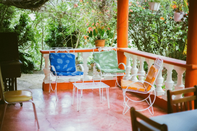 Why a Lanai Is the Perfect Porch Style for Outdoor Gatherings